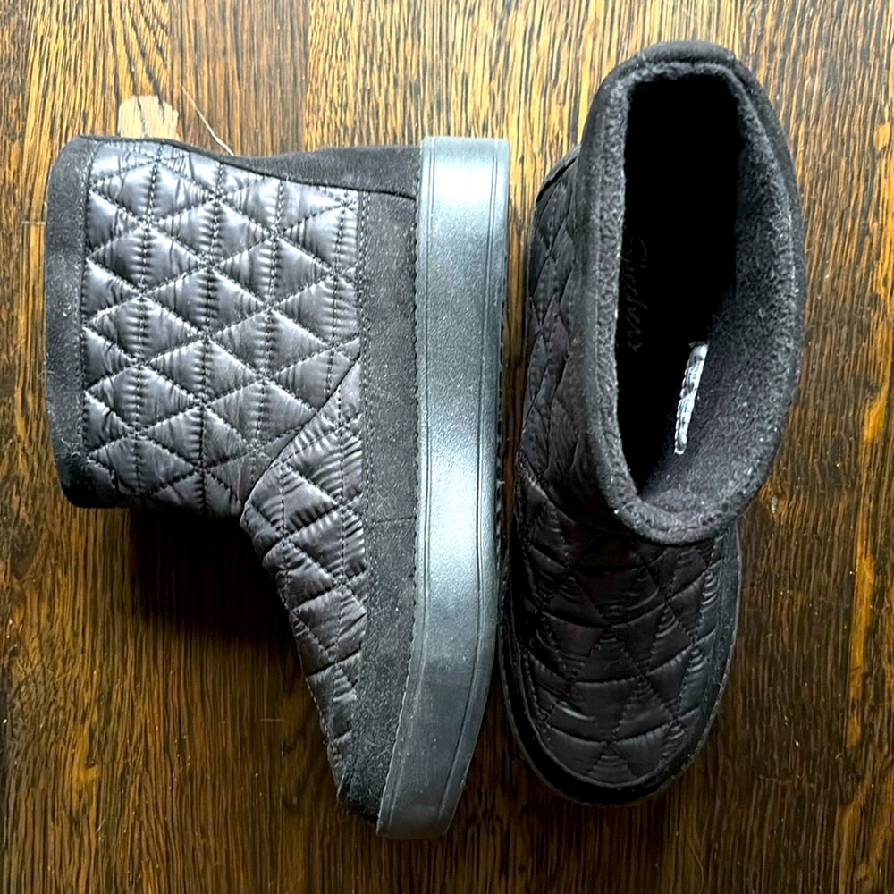 Skechers quilted nylon comfort boots
